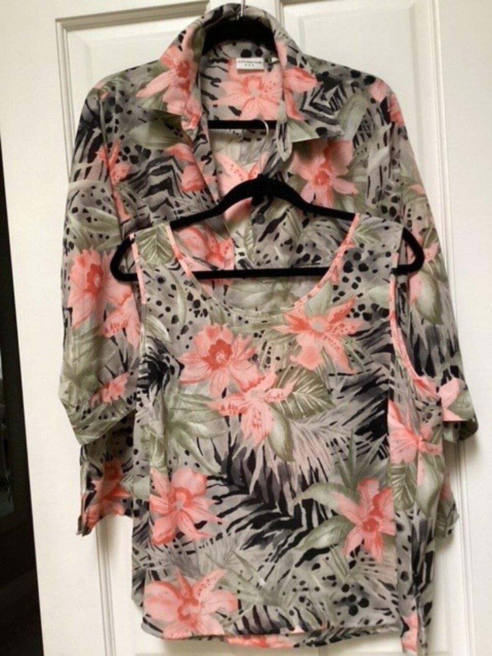 Covington 2 piece, peach green black top, blouse and tank,  size XL